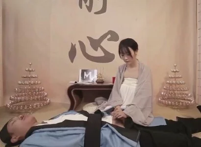 Nữ tu cùng vị đạo sĩ bị thương