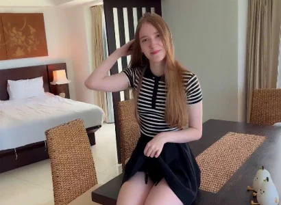 Khách nam ở homestay thả thính lễ tân homestay và nện