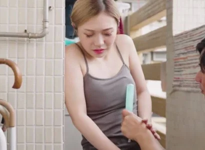 Người chồng trẻ giúp vợ em làm mẹ
