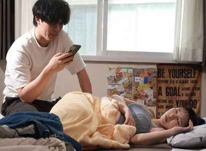 Hắn ta thích chứng kiến người yêu ngoại tình